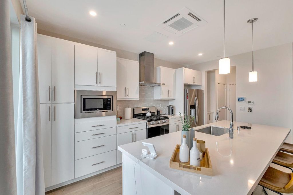 198 Log Pond Ln, Sacramento, CA 95818