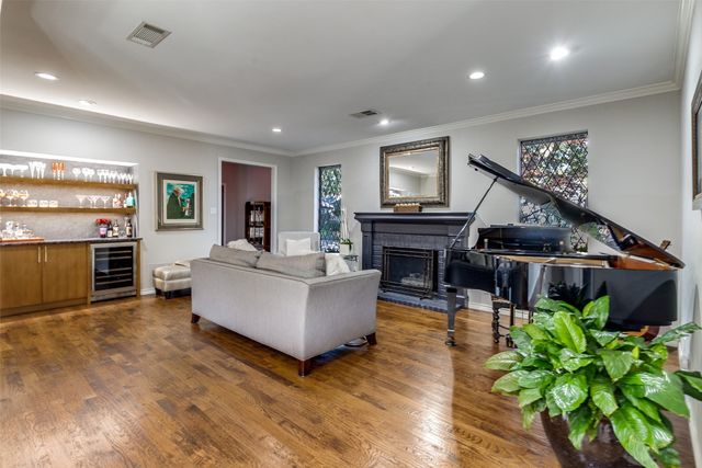 6046 Steamboat Drive, Dallas, TX 75230