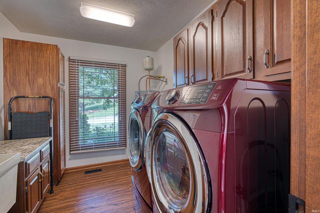 5666 N Cypress Street, Newburgh, IN 47630