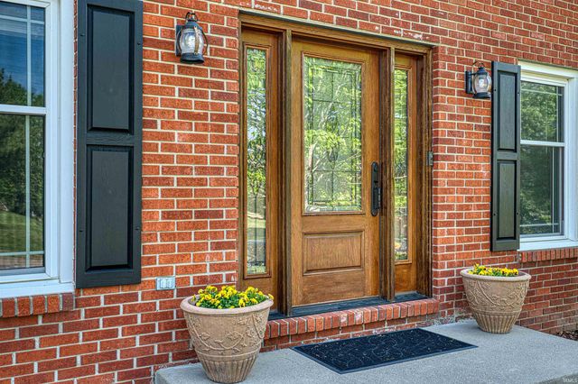 5666 N Cypress Street, Newburgh, IN 47630