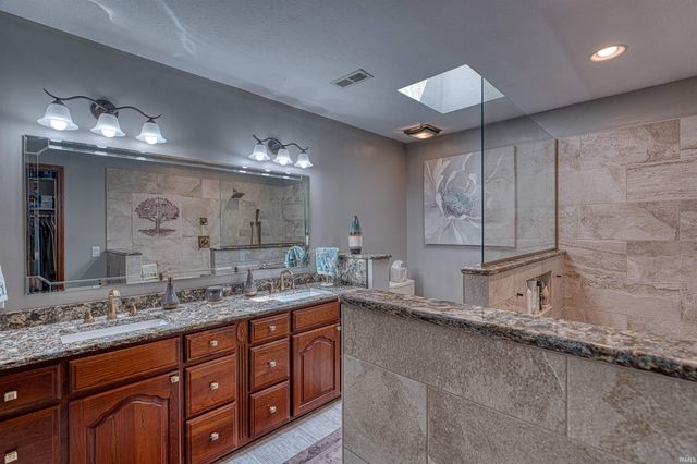 5666 N Cypress Street, Newburgh, IN 47630