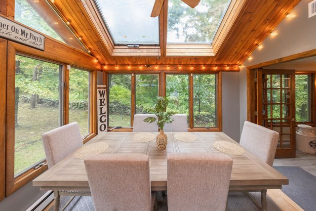 14 Old Village Rd, Sturbridge, MA 01566