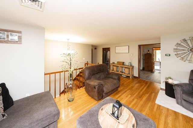 14 Old Village Rd, Sturbridge, MA 01566