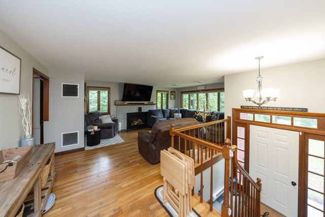 14 Old Village Rd, Sturbridge, MA 01566