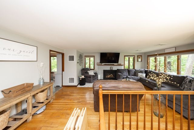 14 Old Village Rd, Sturbridge, MA 01566