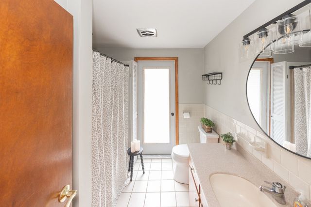 14 Old Village Rd, Sturbridge, MA 01566