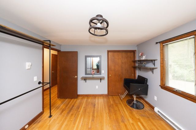 14 Old Village Rd, Sturbridge, MA 01566
