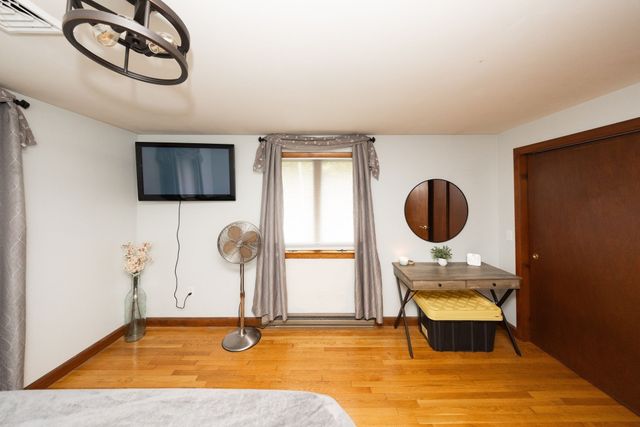 14 Old Village Rd, Sturbridge, MA 01566