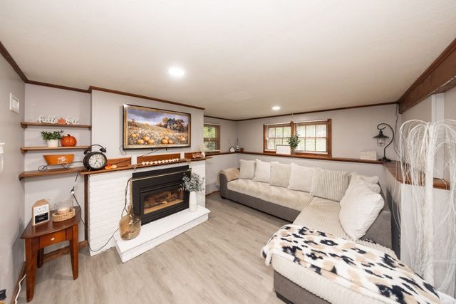 14 Old Village Rd, Sturbridge, MA 01566