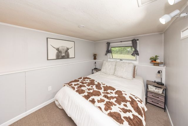 14 Old Village Rd, Sturbridge, MA 01566
