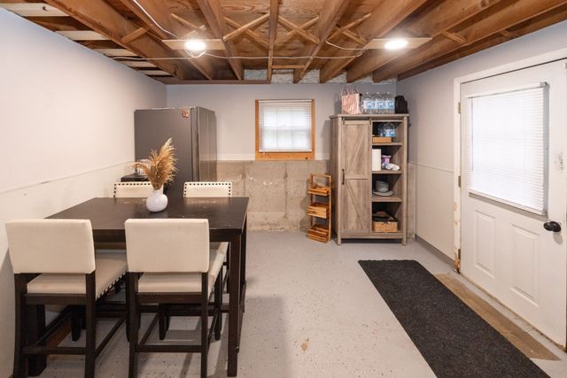 14 Old Village Rd, Sturbridge, MA 01566