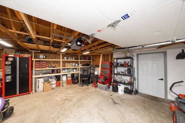 14 Old Village Rd, Sturbridge, MA 01566
