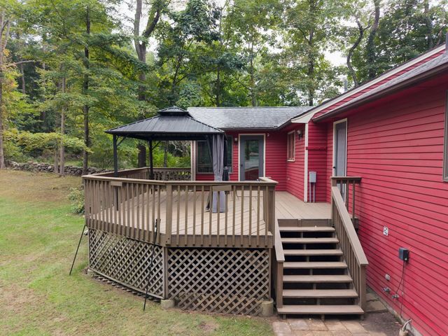 14 Old Village Rd, Sturbridge, MA 01566