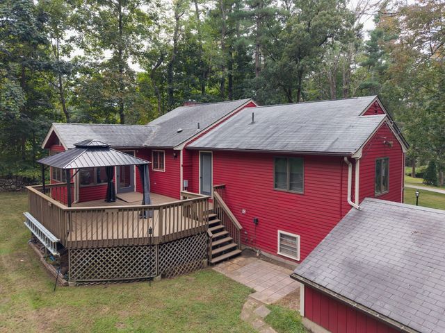 14 Old Village Rd, Sturbridge, MA 01566