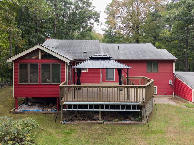 14 Old Village Rd, Sturbridge, MA 01566