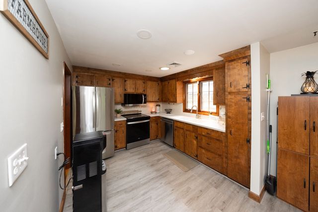 14 Old Village Rd, Sturbridge, MA 01566