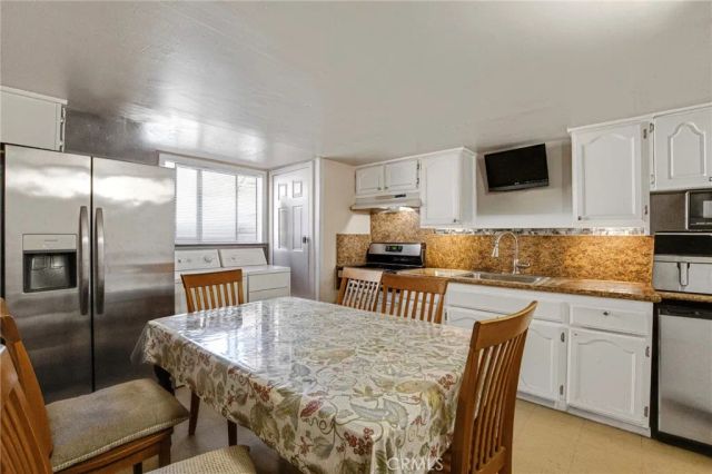 11234 Hatteras, North Hollywood, CA 91601