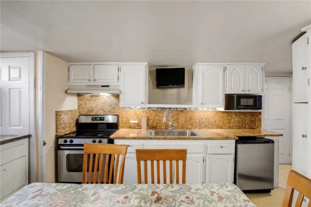 11234 Hatteras, North Hollywood, CA 91601