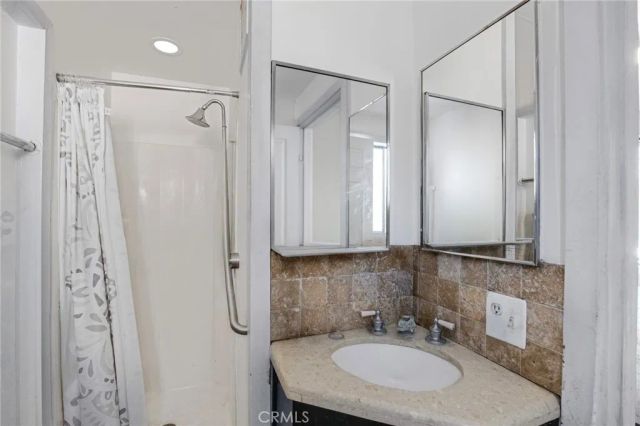 11234 Hatteras, North Hollywood, CA 91601