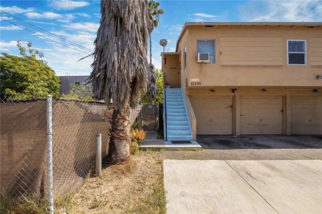 11234 Hatteras, North Hollywood, CA 91601