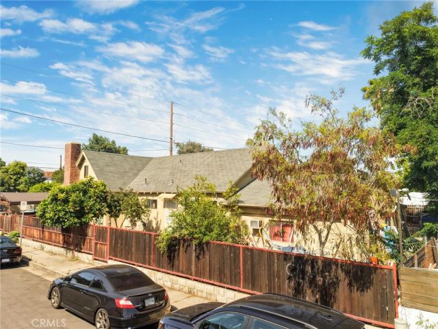 11234 Hatteras, North Hollywood, CA 91601