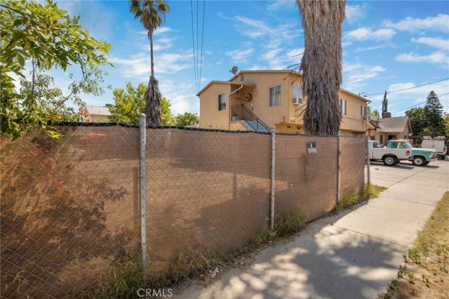11234 Hatteras, North Hollywood, CA 91601