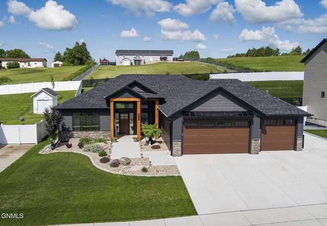 5342 Titanium Drive, Bismarck, ND 58503 property photo