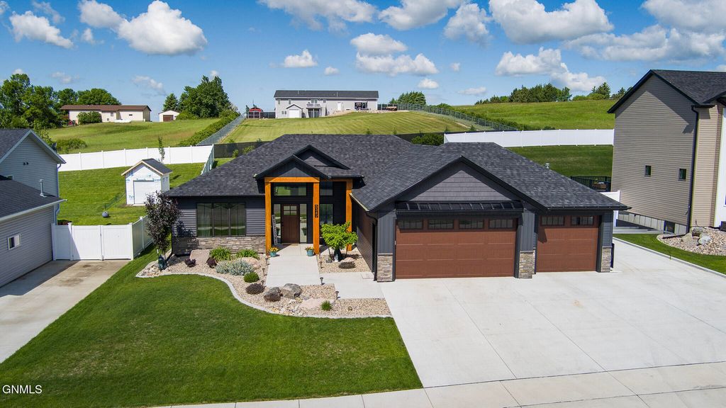 5342 Titanium Drive, Bismarck, ND 58503 photo 2