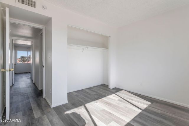 4862 W ROSE Lane, Glendale, AZ 85301