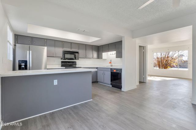 4862 W ROSE Lane, Glendale, AZ 85301