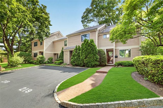 218 Tree Top Crescent, Rye Brook, NY 10573
