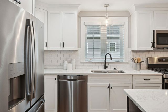14 Mulberry Lane, Epping, NH 03042