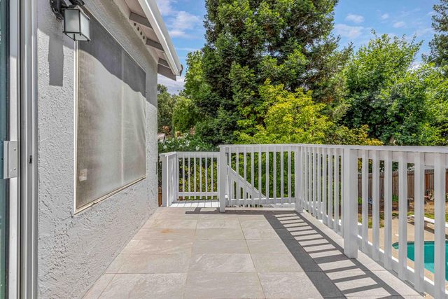 7003 Royal Links Dr, Riverbank, CA 95367