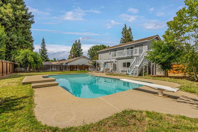 7003 Royal Links Dr, Riverbank, CA 95367
