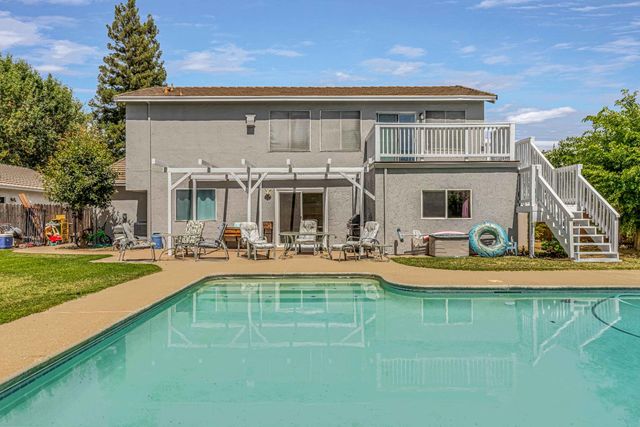 7003 Royal Links Dr, Riverbank, CA 95367