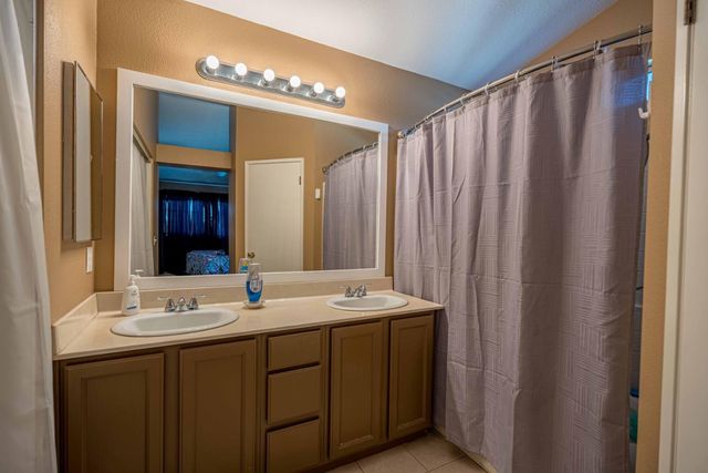 7003 Royal Links Dr, Riverbank, CA 95367