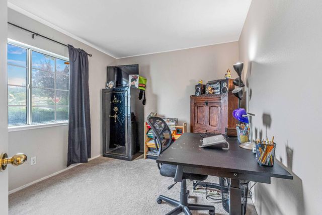 7003 Royal Links Dr, Riverbank, CA 95367