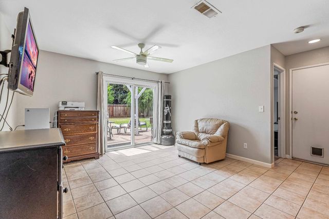 7003 Royal Links Dr, Riverbank, CA 95367