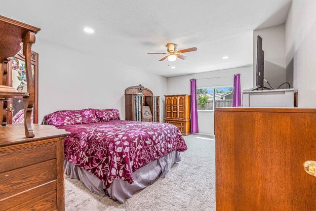 7003 Royal Links Dr, Riverbank, CA 95367