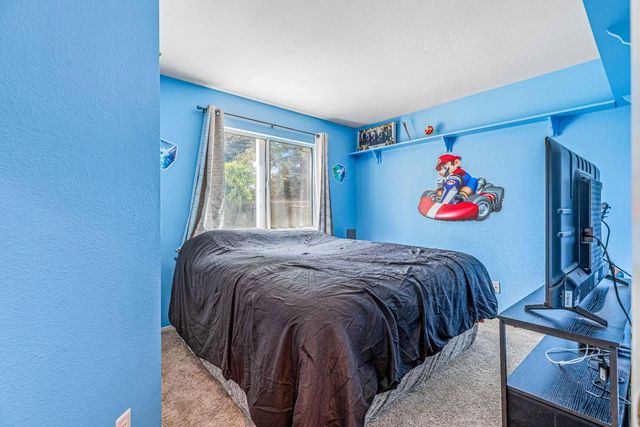 7003 Royal Links Dr, Riverbank, CA 95367