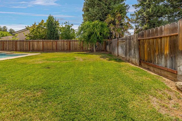 7003 Royal Links Dr, Riverbank, CA 95367