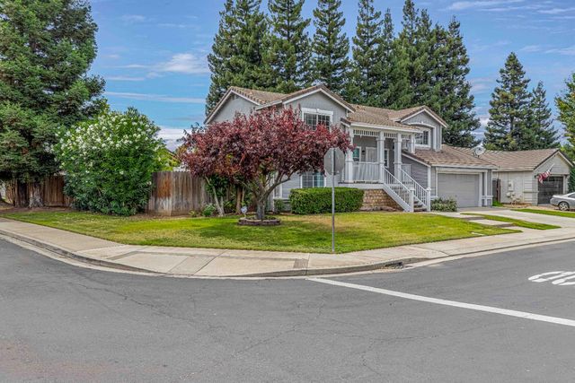 7003 Royal Links Dr, Riverbank, CA 95367