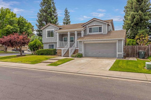 7003 Royal Links Dr, Riverbank, CA 95367