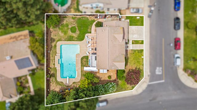 7003 Royal Links Dr, Riverbank, CA 95367