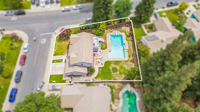 7003 Royal Links Dr, Riverbank, CA 95367