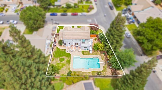 7003 Royal Links Dr, Riverbank, CA 95367