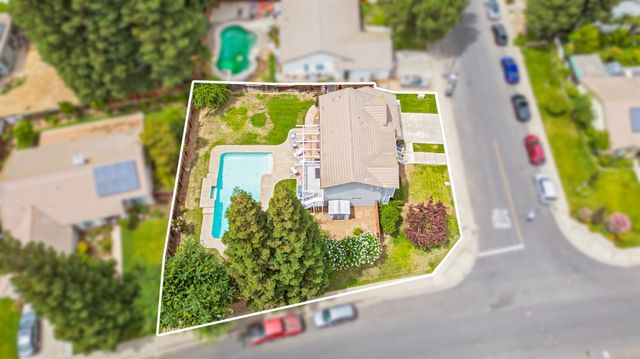 7003 Royal Links Dr, Riverbank, CA 95367