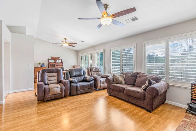 7003 Royal Links Dr, Riverbank, CA 95367