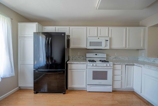 7003 Royal Links Dr, Riverbank, CA 95367