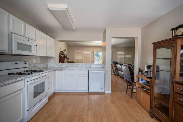 7003 Royal Links Dr, Riverbank, CA 95367